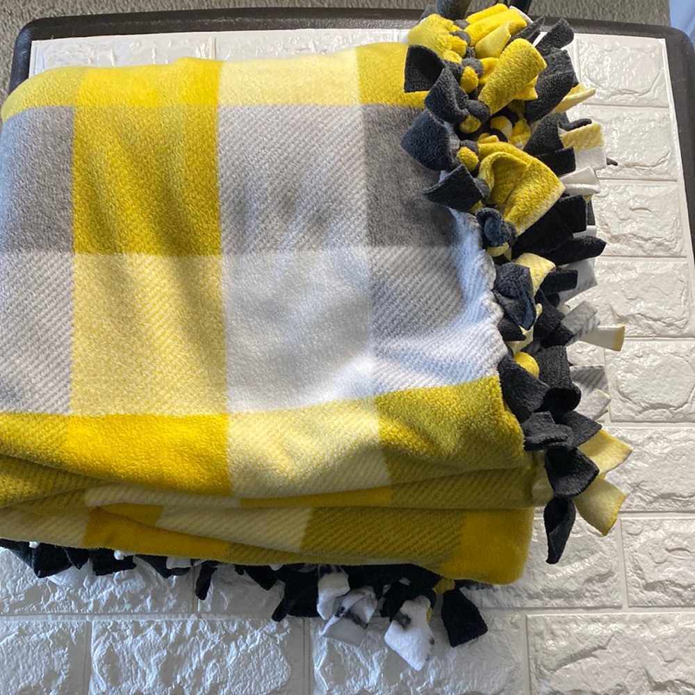 4’8 by 5’3 throw blanket
